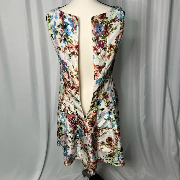 Madison Leigh Floral Pleated V-neck Swing Dress - size 6/8 - Picture 7 of 15